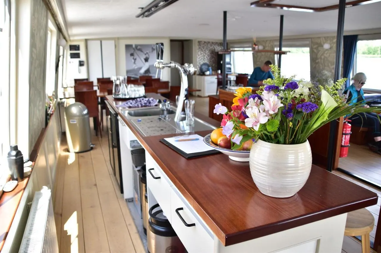 Unique Hotelboat Botel Lena Maria Амстердам