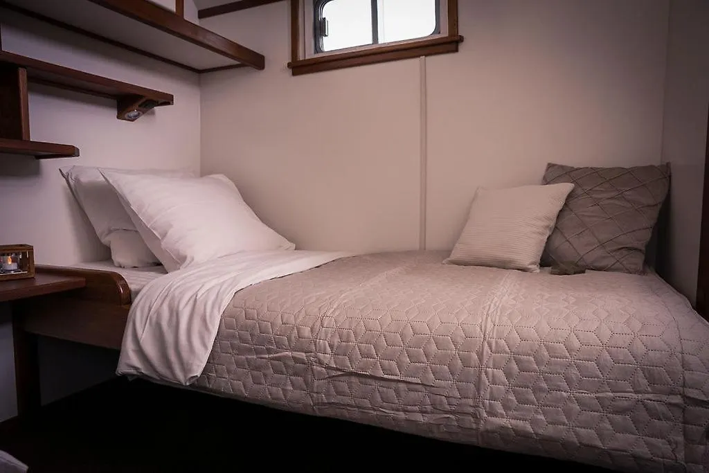 Unique Hotelboat Botel Lena Maria Амстердам Нидерланды